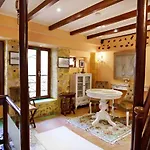 Sali Chelidonaki boutique suite